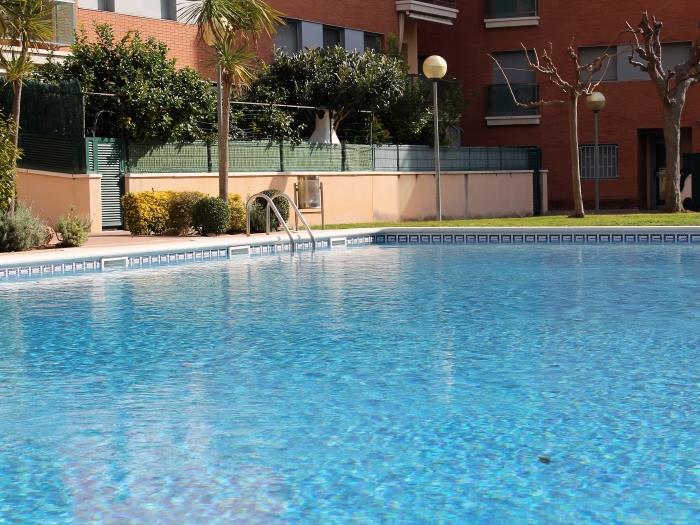 Apartamento en la playa con piscina